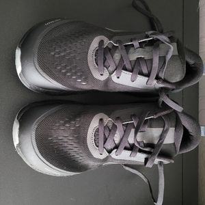 Altra paradigm black/ dark green like new